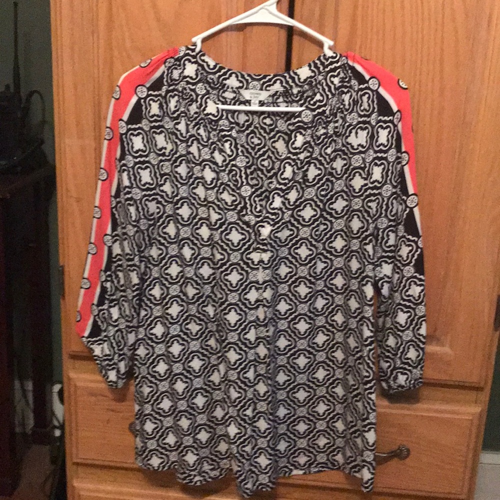 Quarter length sleeve top